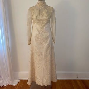 Vintage wedding gown ivory cathedral veil lace